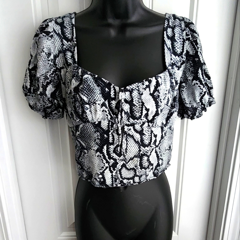 CUTE URBAN outfitters top- medium